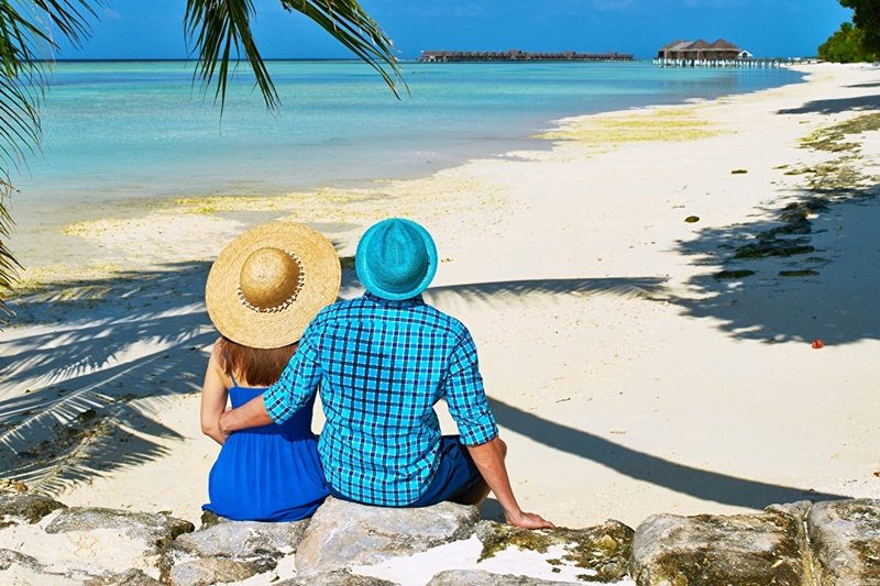 Stones_Tropics_Men_Resorts_Beach_Hug_Two_Hat_567444_1280x906